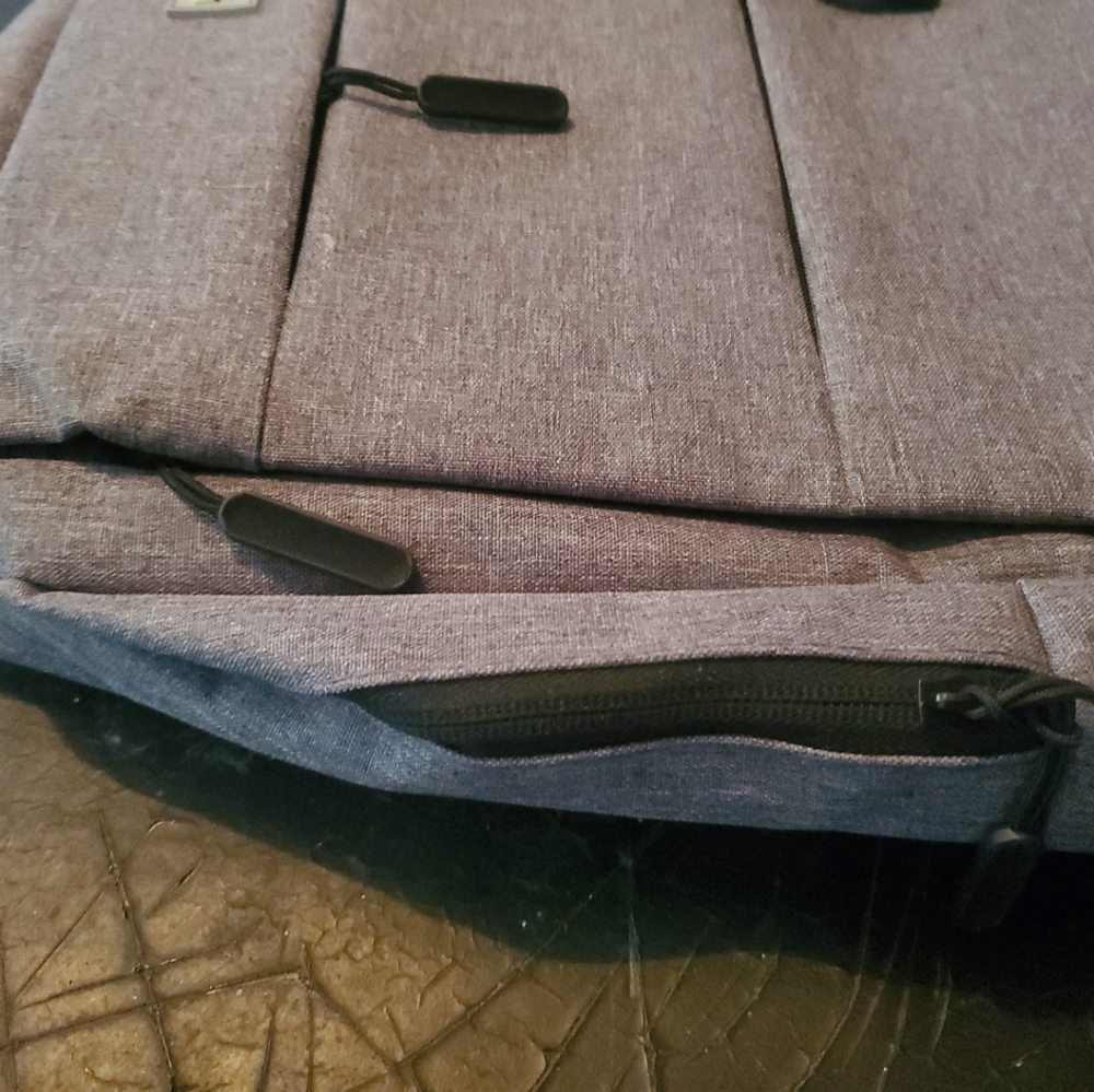 Legendary Gray Computer Backpack Bag Laptops, Ext… - image 4